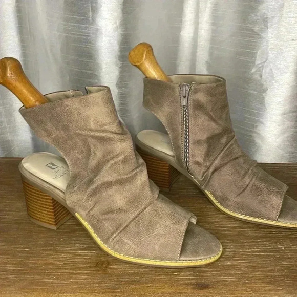 White Mountain Deering Women’s 6.5 Ruched Peep Toe Zip Open Heel Shoes - Picture 3 of 9